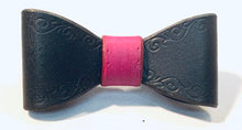Load image into Gallery viewer, Black Snap-On Collar - Black & White Interiors