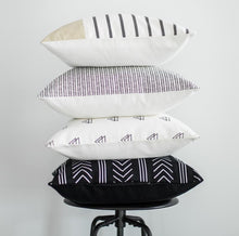 Load image into Gallery viewer, Denver Pillow Cover Set - Black & White Interiors