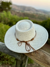 Load image into Gallery viewer, Dundee | Felt Fedora with Python Accent Band - Black &amp; White Interiors