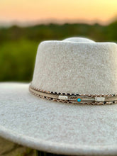 Load image into Gallery viewer, Dundee | Felt Fedora with Python Accent Band - Black &amp; White Interiors