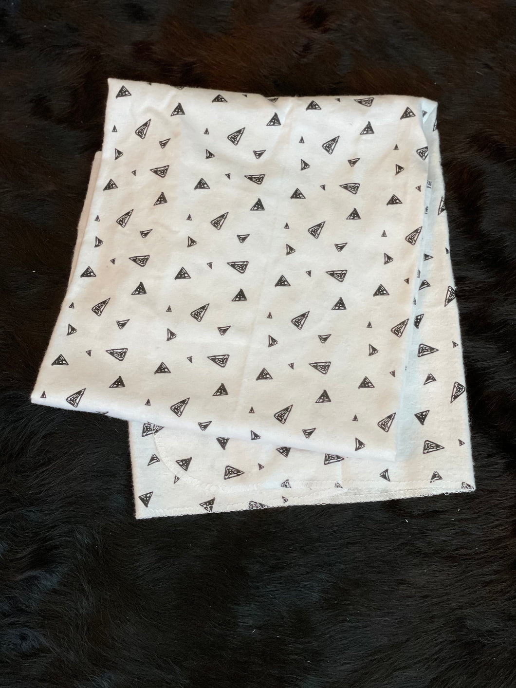 Flannel Baby Blanket-Black&White Triangle