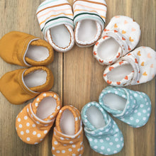 Load image into Gallery viewer, Soft Soled Baby Shoes: 6-12m