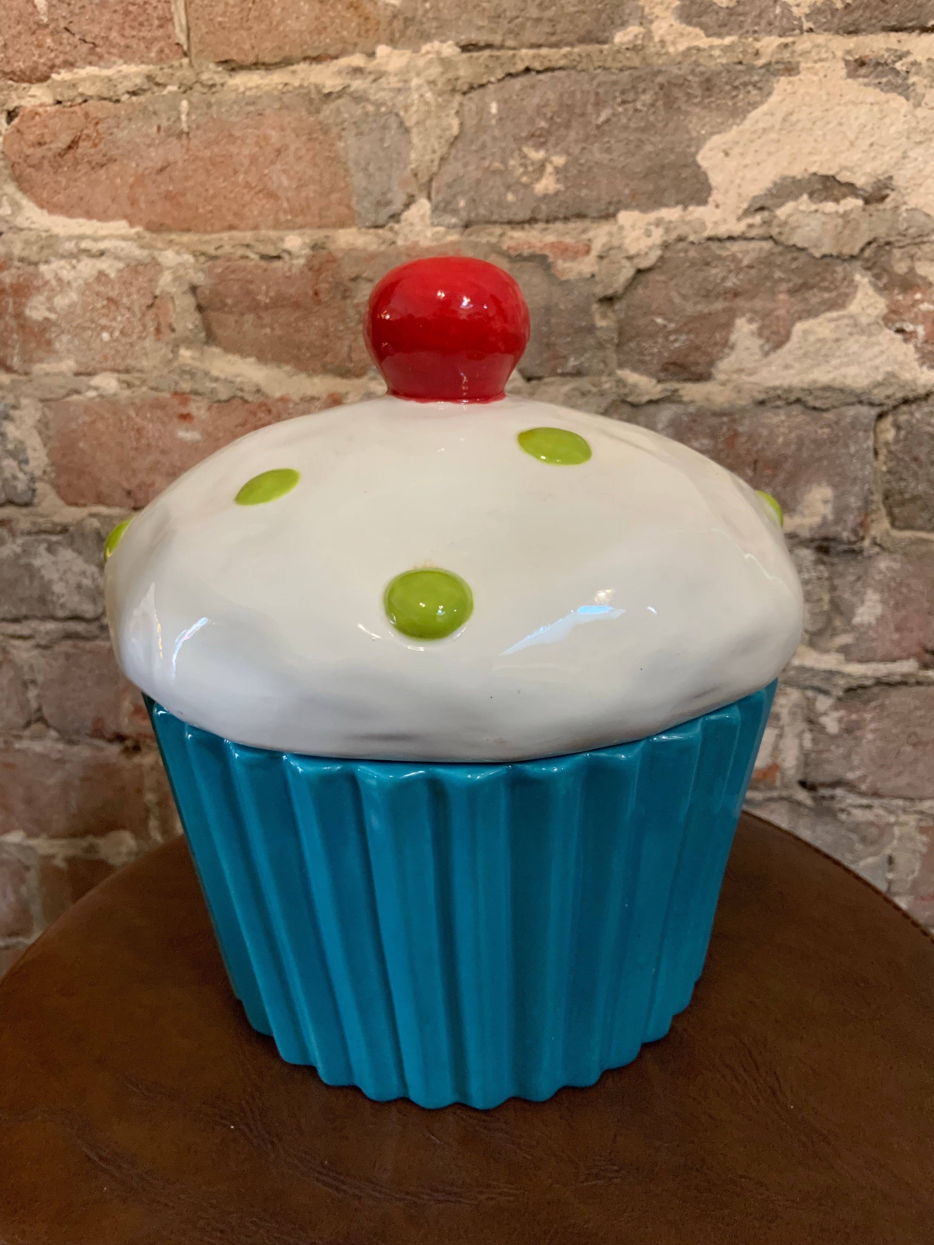 Cupcake Cookie Jar – Black & White Interiors